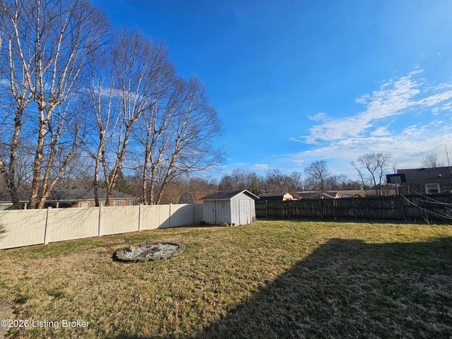 4903 Jerry Dr, Shepherdsville, KY 40165