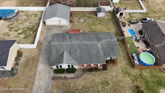 4903 Jerry Dr, Shepherdsville, KY 40165