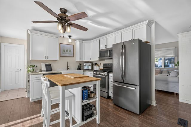 428 KENYON Avenue, Romeoville, IL 60446