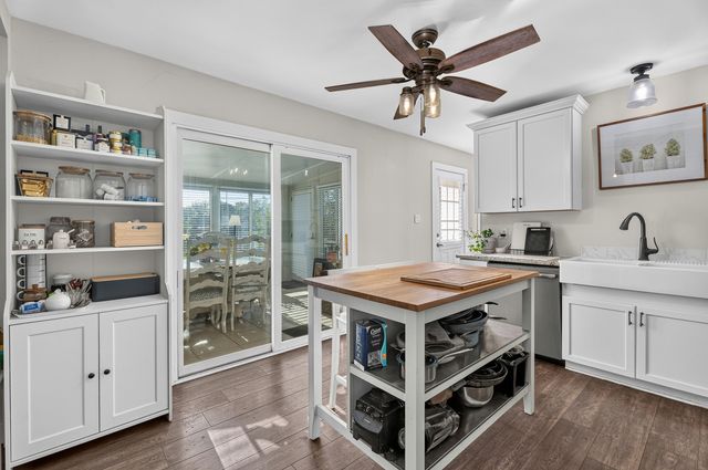 428 KENYON Avenue, Romeoville, IL 60446