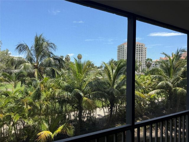 20335 W Country Club Dr 206, Aventura, FL 33180