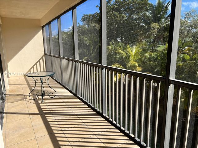 20335 W Country Club Dr 206, Aventura, FL 33180