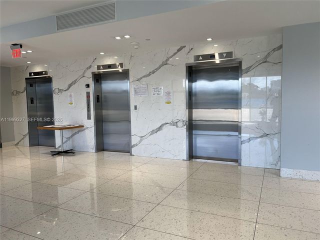 20335 W Country Club Dr 206, Aventura, FL 33180