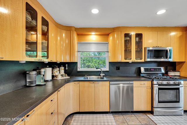 9 Colt Court, East Brunswick, NJ 08816