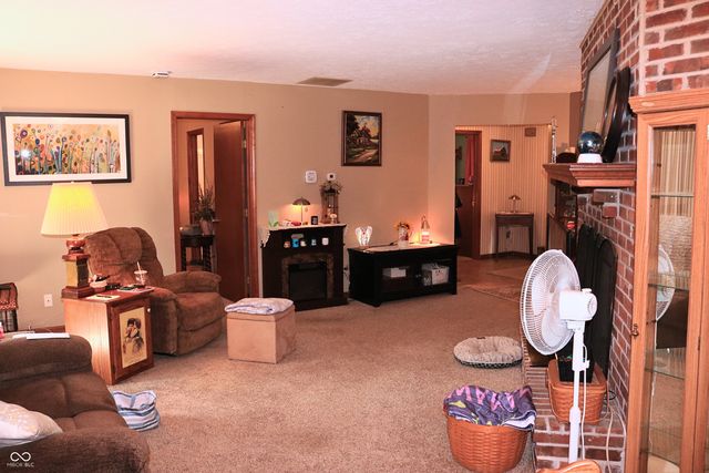 1109 B W Market Street, Crawfordsville, IN 47933