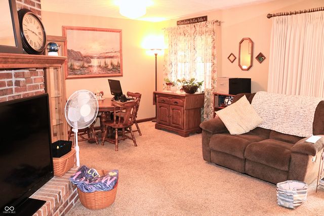 1109 B W Market Street, Crawfordsville, IN 47933