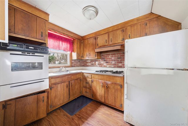 1 & 2 Finnin Place, Bayville, NY 11709