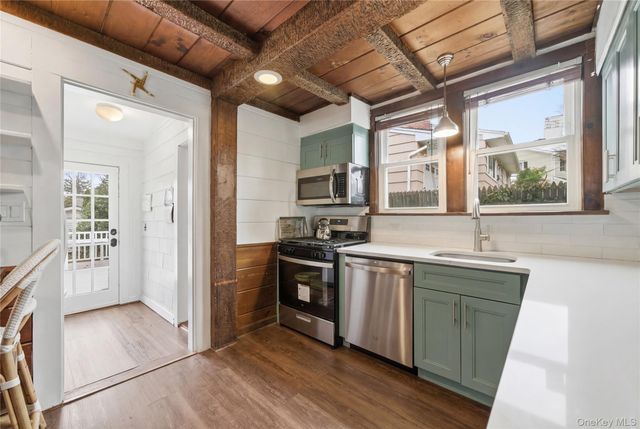 1 & 2 Finnin Place, Bayville, NY 11709