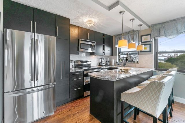 25-40 Shore Boulevard 6A, Astoria, NY 11102