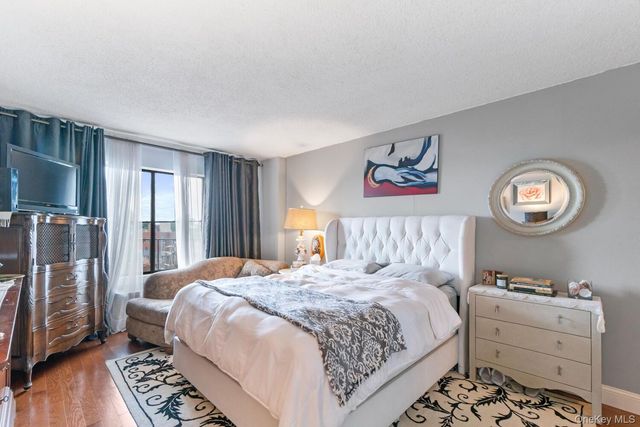 25-40 Shore Boulevard 6A, Astoria, NY 11102