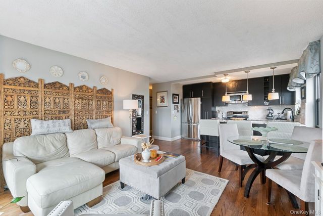 25-40 Shore Boulevard 6A, Astoria, NY 11102