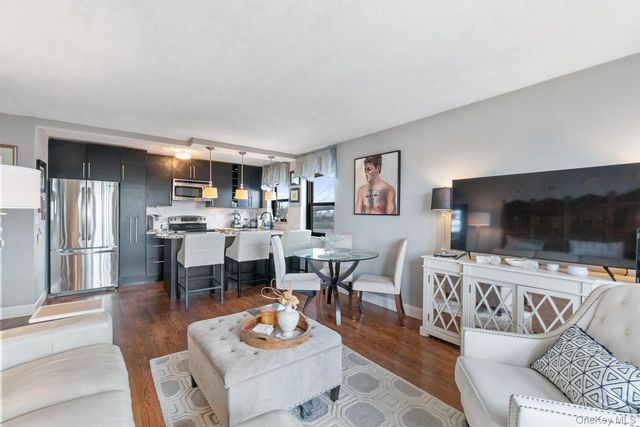 25-40 Shore Boulevard 6A, Astoria, NY 11102