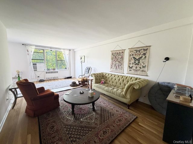 209-15 18th Avenue 4K, Bayside, NY 11360
