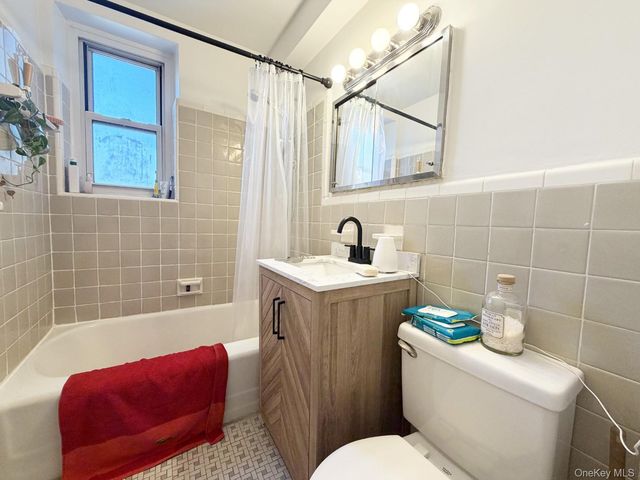 209-15 18th Avenue 4K, Bayside, NY 11360