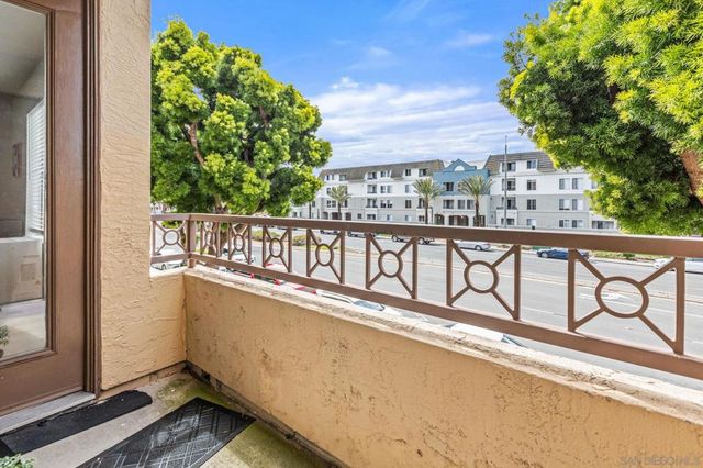 8889 Caminito Plaza Centro 7225, San Diego, CA 92122