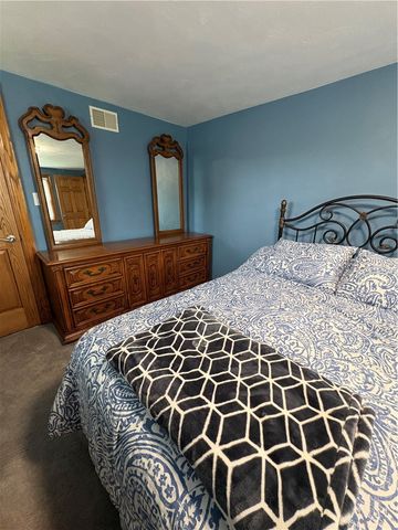 216 Woodridge Dr, Scott Twp, PA 15106