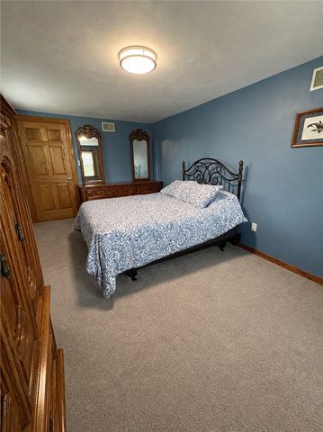 216 Woodridge Dr, Scott Twp, PA 15106