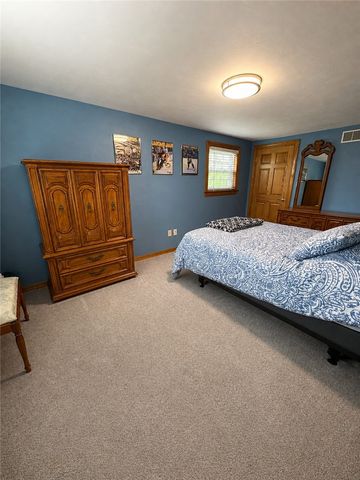 216 Woodridge Dr, Scott Twp, PA 15106
