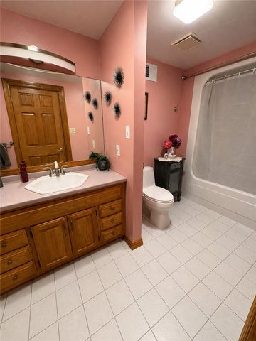 216 Woodridge Dr, Scott Twp, PA 15106