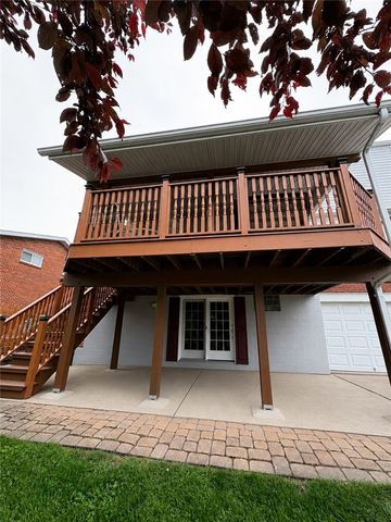 216 Woodridge Dr, Scott Twp, PA 15106