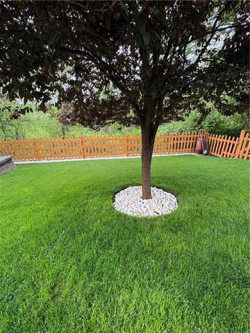 216 Woodridge Dr, Scott Twp, PA 15106