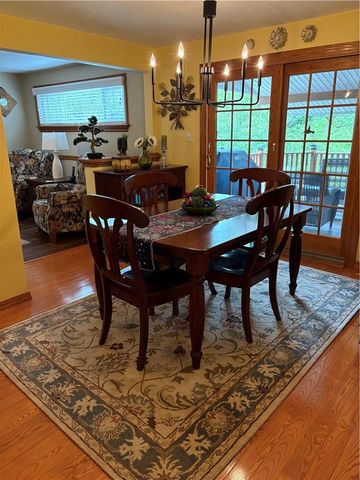 216 Woodridge Dr, Scott Twp, PA 15106