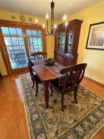 216 Woodridge Dr, Scott Twp, PA 15106