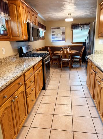 216 Woodridge Dr, Scott Twp, PA 15106