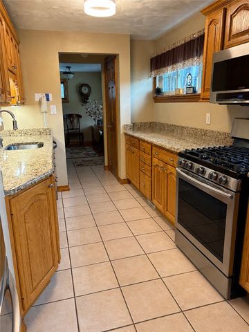 216 Woodridge Dr, Scott Twp, PA 15106