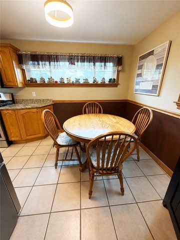 216 Woodridge Dr, Scott Twp, PA 15106