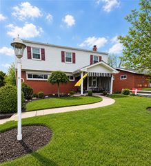 216 Woodridge Dr, Scott Twp, PA 15106
