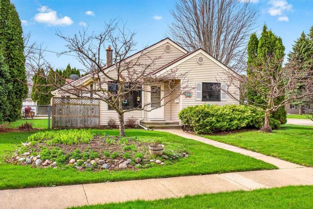203 E Peckham STREET, Neenah, WI 54956