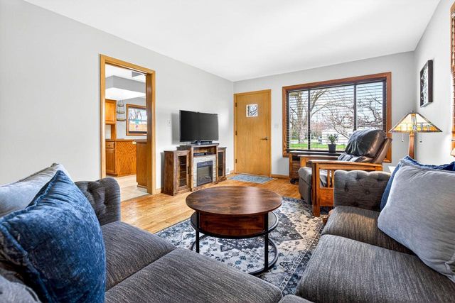 203 E Peckham STREET, Neenah, WI 54956