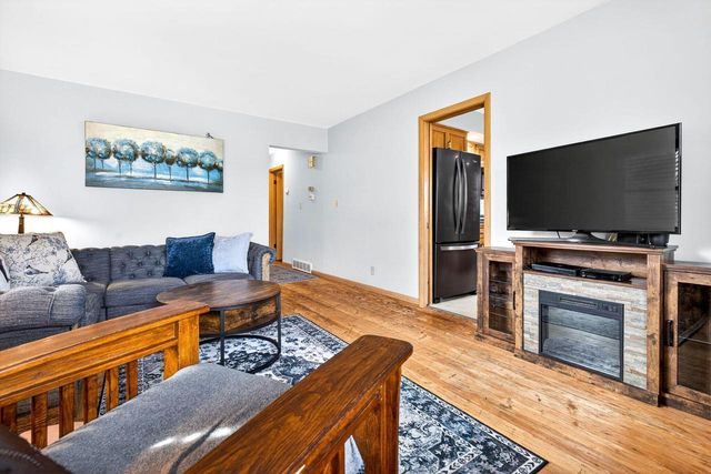 203 E Peckham STREET, Neenah, WI 54956