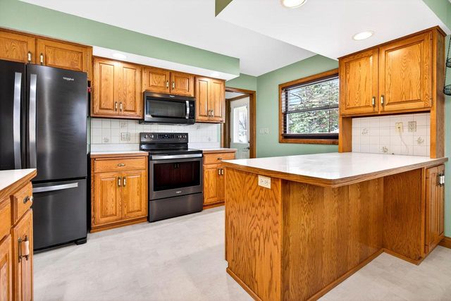 203 E Peckham STREET, Neenah, WI 54956