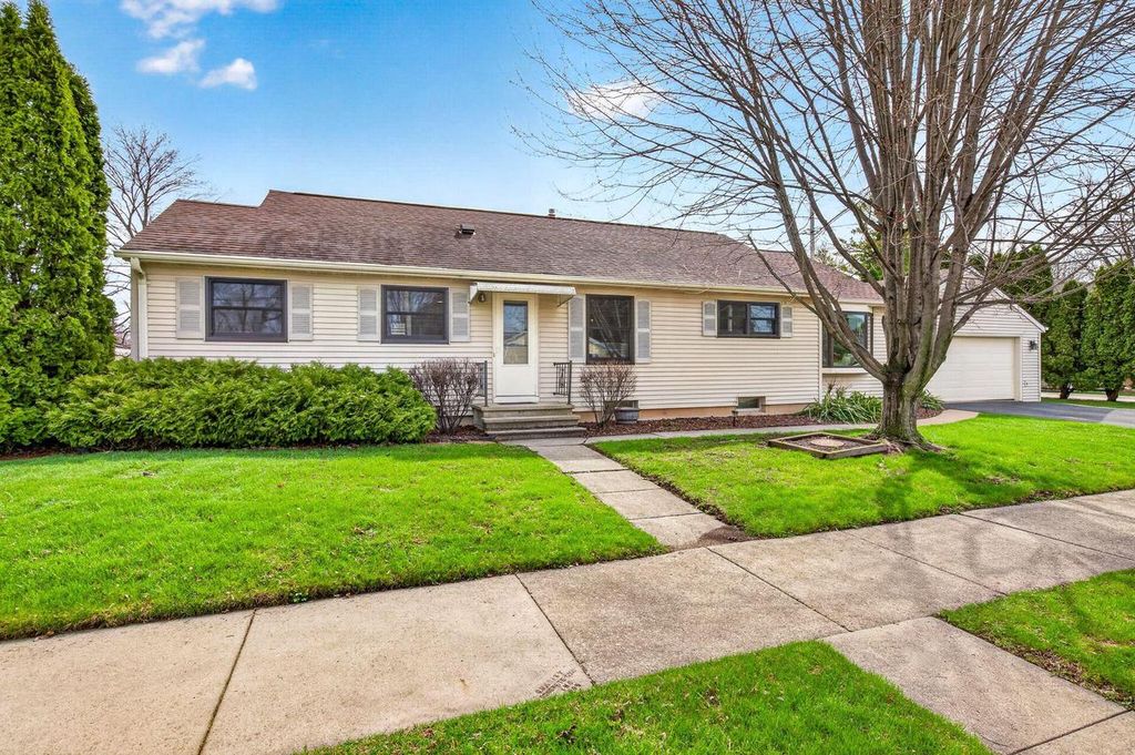203 E Peckham STREET, Neenah, WI 54956