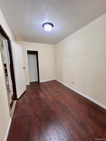 2388 Zinow Street, Hamtramck, MI 48212