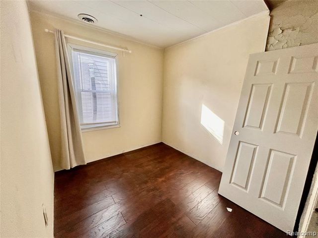 2388 Zinow Street, Hamtramck, MI 48212