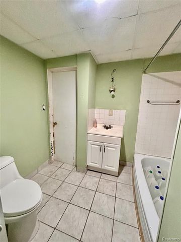 2388 Zinow Street, Hamtramck, MI 48212