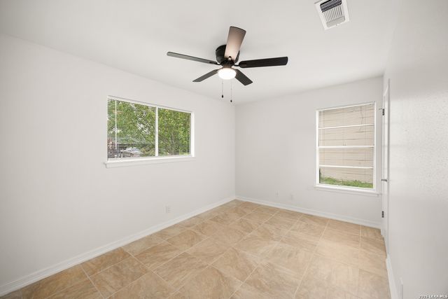 5230 SWANN LN, San Antonio, TX 78219