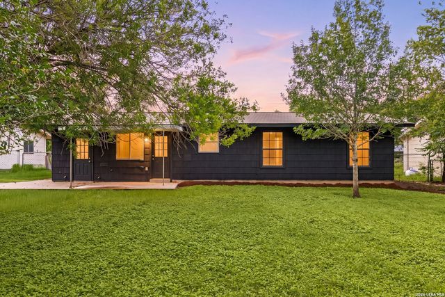 5230 SWANN LN, San Antonio, TX 78219