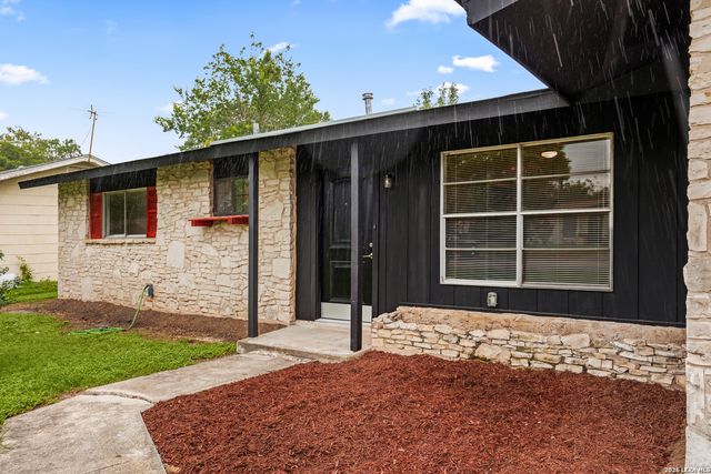 5230 SWANN LN, San Antonio, TX 78219