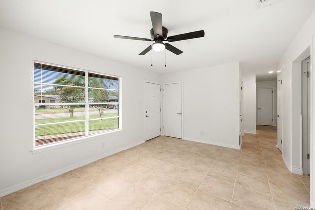 5230 SWANN LN, San Antonio, TX 78219