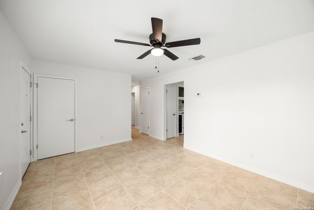 5230 SWANN LN, San Antonio, TX 78219