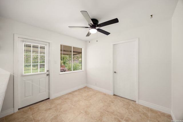 5230 SWANN LN, San Antonio, TX 78219