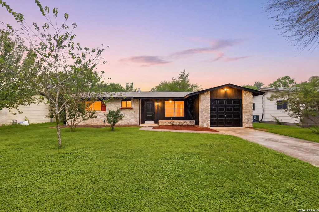 5230 SWANN LN, San Antonio, TX 78219