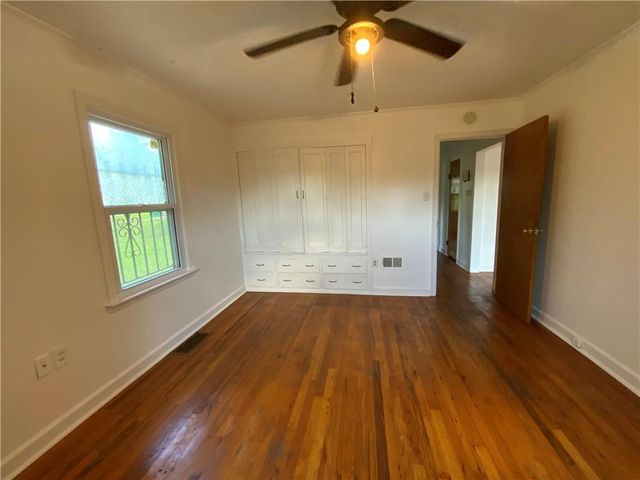 5800 Yecker Avenue, Kansas City, KS 66104