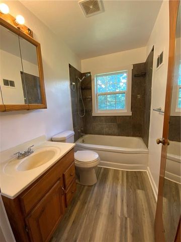 5800 Yecker Avenue, Kansas City, KS 66104