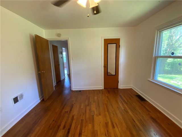 5800 Yecker Avenue, Kansas City, KS 66104