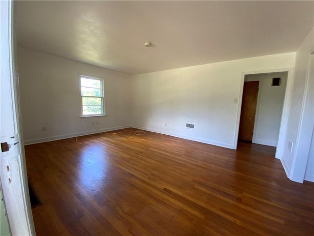 5800 Yecker Avenue, Kansas City, KS 66104
